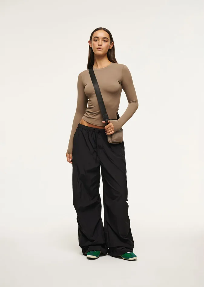 Bodyluxe Women PE Nation FOUNDATION LONG SLEEVE TOP IN FOSSIL
