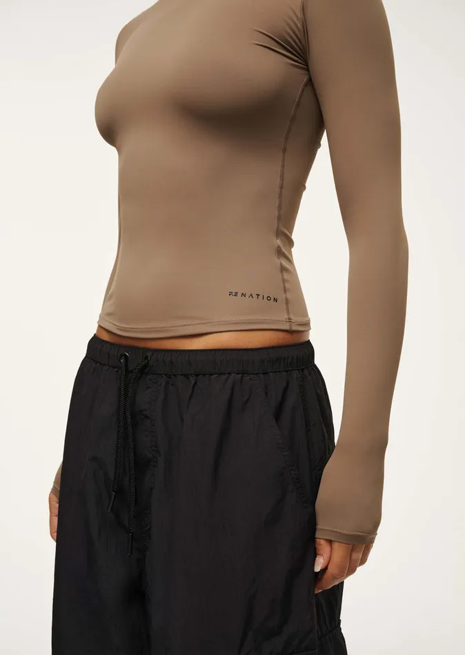 Bodyluxe Women PE Nation FOUNDATION LONG SLEEVE TOP IN FOSSIL