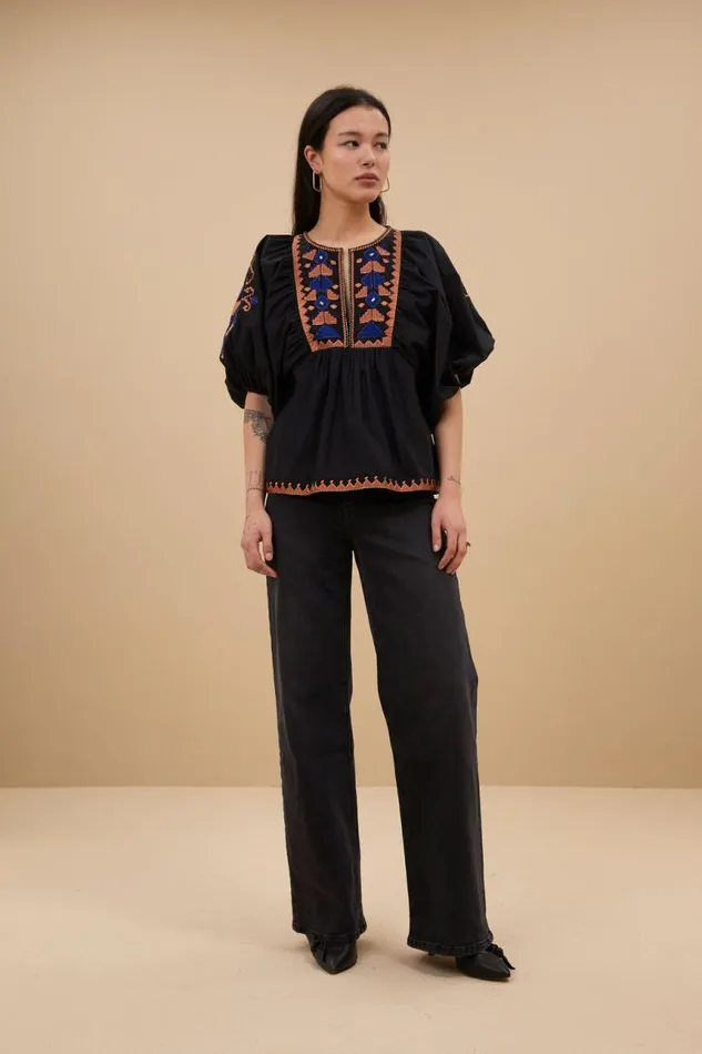 ByBar Blouses Vrouwelijk Gabie Embroidery Blouse Jet Black ByBar Blouses Vrouwelijk Gabie Embroidery Blouse Jet Black