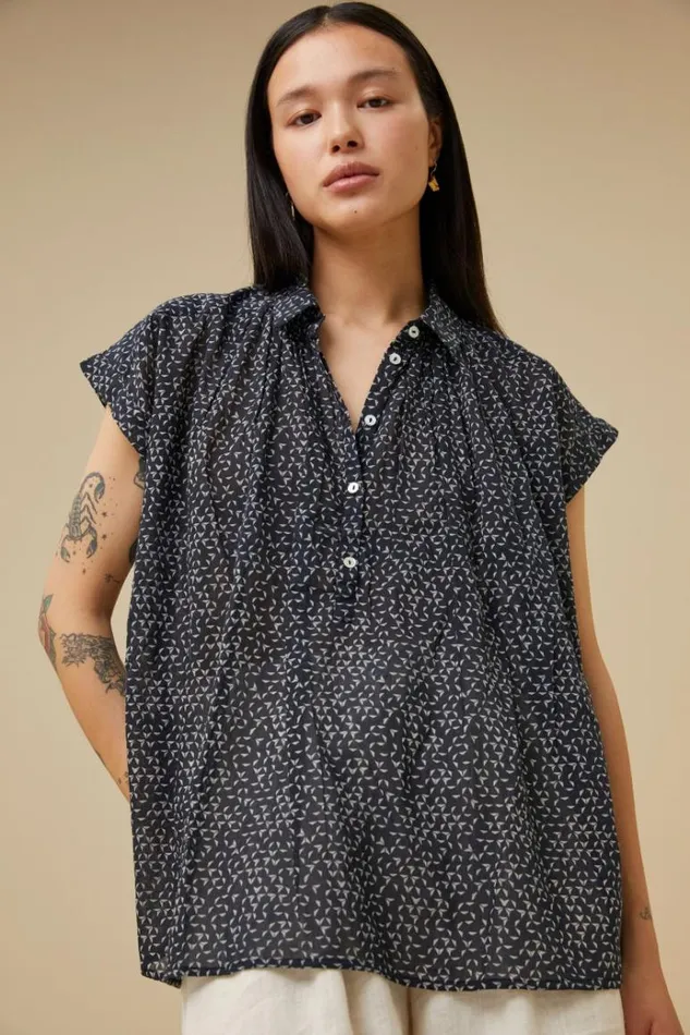 ByBar Blouses Vrouwelijk Stevie Paper Blouse Paper Print ByBar Blouses Vrouwelijk Stevie Paper Blouse Paper Print