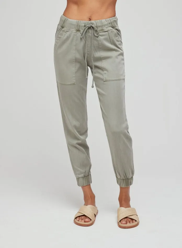 Joggers Women Bella Dahl Pocket Jogger 8211 Soft Army Joggers Women Bella Dahl Pocket Jogger 8211 Soft Army