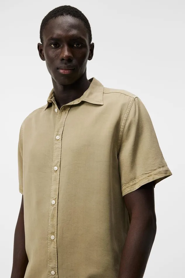Men Comfort Tencel SS Reg Shirt Aloe JLindeberg Shirts Men Comfort Tencel SS Reg Shirt Aloe JLindeberg Shirts