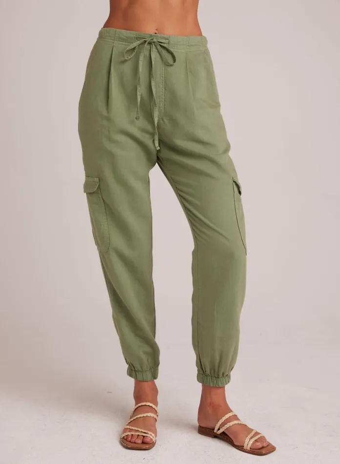 Pants Women Bella Dahl Isla Pleated Jogger 8211 Lush Foliage Pants Women Bella Dahl Isla Pleated Jogger 8211 Lush Foliage