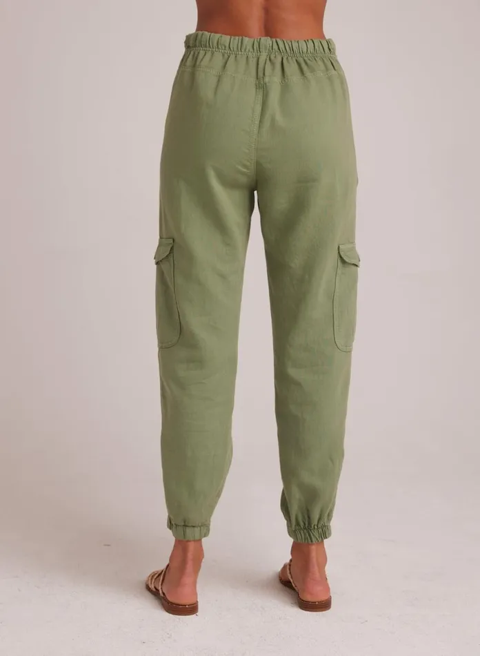 Pants Women Bella Dahl Isla Pleated Jogger 8211 Lush Foliage Pants Women Bella Dahl Isla Pleated Jogger 8211 Lush Foliage