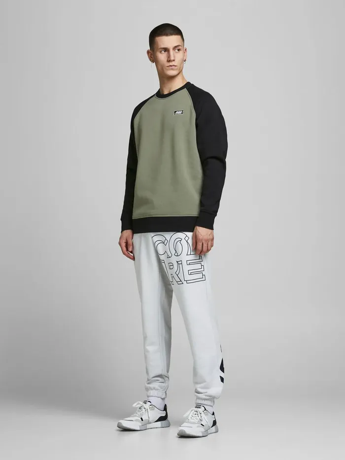 Sweatshirts JACK and JONES Mens COLOUR BLOCK RAGLAN SWEATSHIRT Green Oil Green Casaul