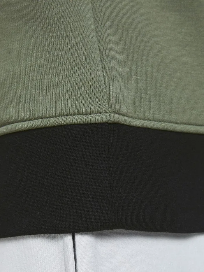 Sweatshirts JACK and JONES Mens COLOUR BLOCK RAGLAN SWEATSHIRT Green Oil Green Casaul