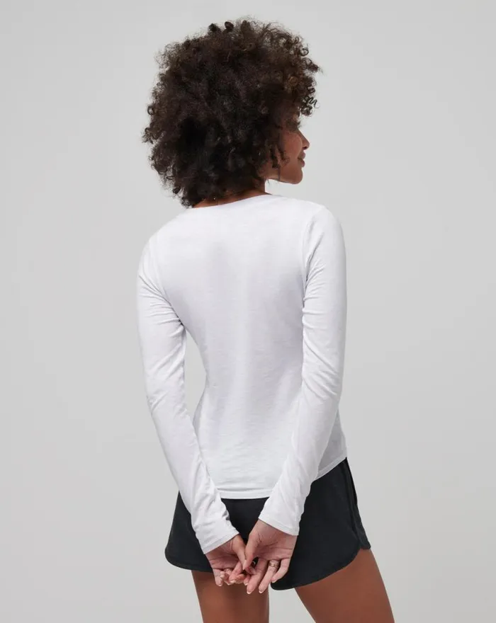 TravisMathew CLOUD JERSEY HENLEY White Women Tees TravisMathew CLOUD JERSEY HENLEY White Women Tees
