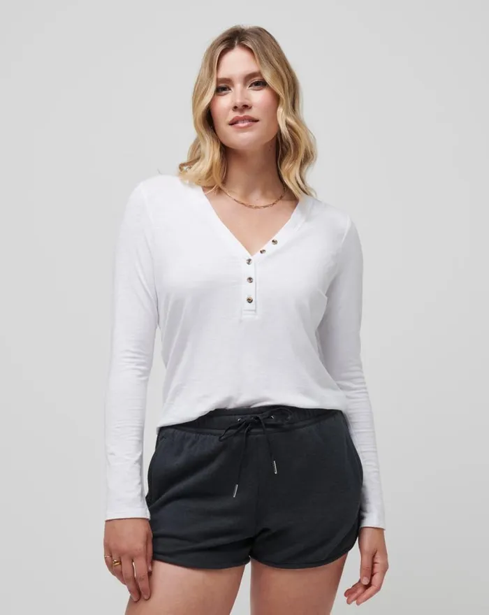TravisMathew CLOUD JERSEY HENLEY White Women Tees TravisMathew CLOUD JERSEY HENLEY White Women Tees