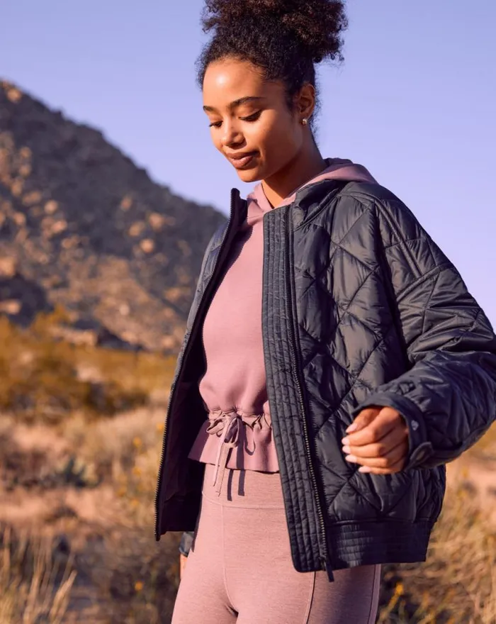TravisMathew LIGHTS AT NIGHT QUILTED JACKET Obsidian Women Jackets
