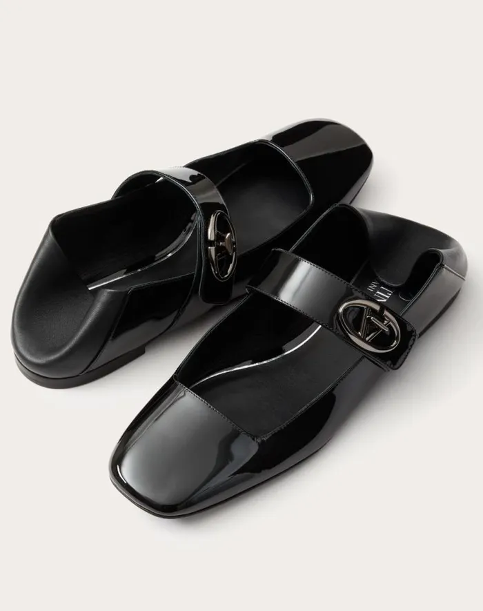 Valentino Ballerinas Woman Vlogo Locker Maryjane Ballerina In Patent Leather For Woman In Black Black Valentino Ballerinas Woman Vlogo Locker Maryjane Ballerina In Patent Leather For Woman In Black Black