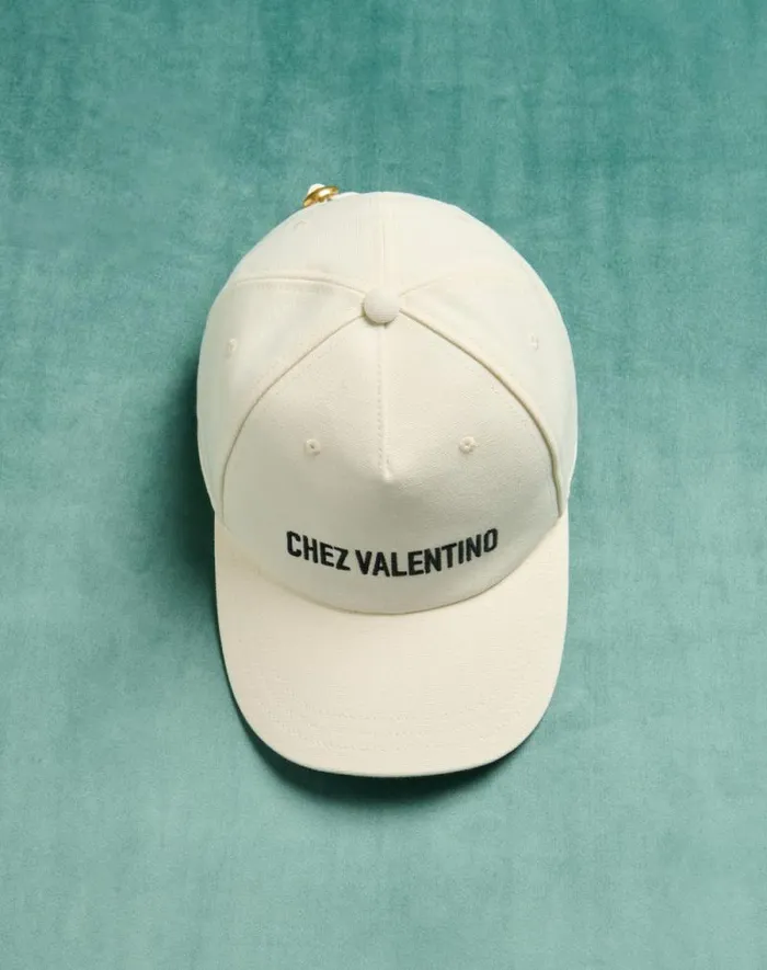 Valentino Hats And Gloves Man Chez Valentino Cotton Baseball Cap With Embroidery For Man In Ivoryblack Ivoryblack Valentino Hats And Gloves Man Chez Valentino Cotton Baseball Cap With Embroidery For Man In Ivoryblack Ivoryblack