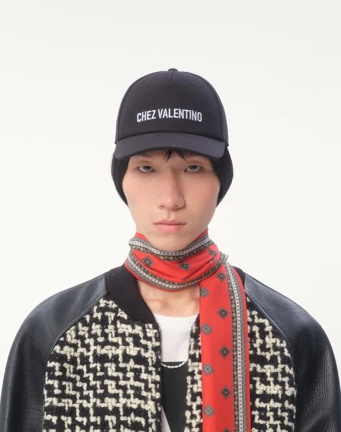 Valentino Hats And Gloves Man Chez Valentino Cotton Baseball Cap With Embroidery For Man In Ivoryblack Ivoryblack Valentino Hats And Gloves Man Chez Valentino Cotton Baseball Cap With Embroidery For Man In Ivoryblack Ivoryblack