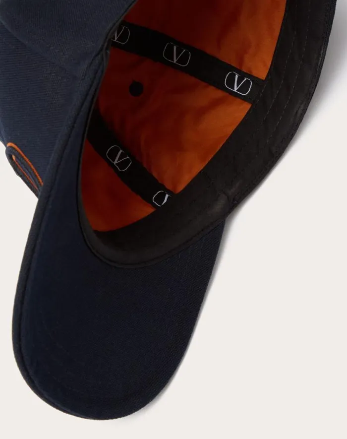 Valentino Hats And Gloves Man Vlogo Signature Cotton Baseball Cap With Vlogo Embroidery For Man In Black Black Valentino Hats And Gloves Man Vlogo Signature Cotton Baseball Cap With Vlogo Embroidery For Man In Black Black