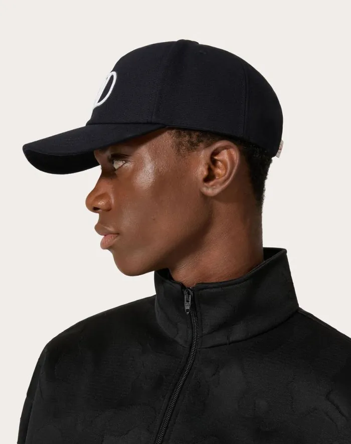 Valentino Hats And Gloves Man Vlogo Signature Cotton Baseball Cap With Vlogo Embroidery For Man In Black Black Valentino Hats And Gloves Man Vlogo Signature Cotton Baseball Cap With Vlogo Embroidery For Man In Black Black