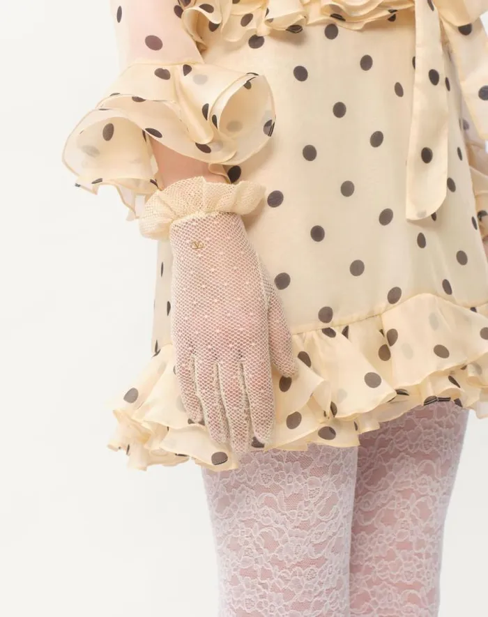 Valentino Hats And Gloves Woman Vlogo Signature Gloves In Cotton And Tulle For Woman In Ivorygold Ivorygold Valentino Hats And Gloves Woman Vlogo Signature Gloves In Cotton And Tulle For Woman In Ivorygold Ivorygold