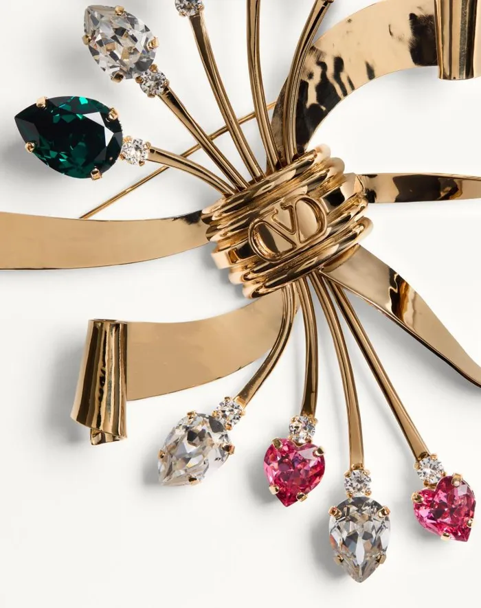 Valentino Jewelry Woman Papier Floral Brooch In Metal And Swarovski Crystals For Woman In Goldmulticolor Goldmulticolor Valentino Jewelry Woman Papier Floral Brooch In Metal And Swarovski Crystals For Woman In Goldmulticolor Goldmulticolor