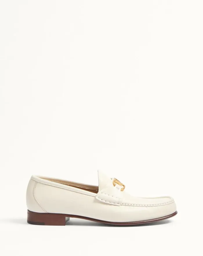 Valentino Laceups And Loafers Man Vlogo Signature Kidskin Moccasin For Man In Ivory Ivory Valentino Laceups And Loafers Man Vlogo Signature Kidskin Moccasin For Man In Ivory Ivory