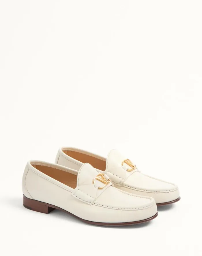 Valentino Laceups And Loafers Man Vlogo Signature Kidskin Moccasin For Man In Ivory Ivory Valentino Laceups And Loafers Man Vlogo Signature Kidskin Moccasin For Man In Ivory Ivory