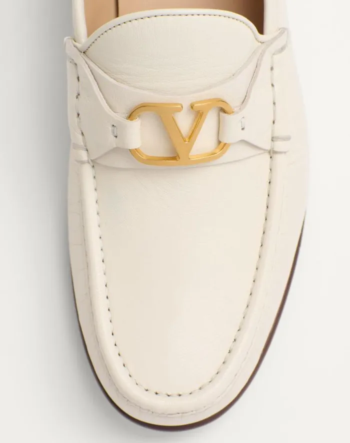 Valentino Laceups And Loafers Man Vlogo Signature Kidskin Moccasin For Man In Ivory Ivory Valentino Laceups And Loafers Man Vlogo Signature Kidskin Moccasin For Man In Ivory Ivory
