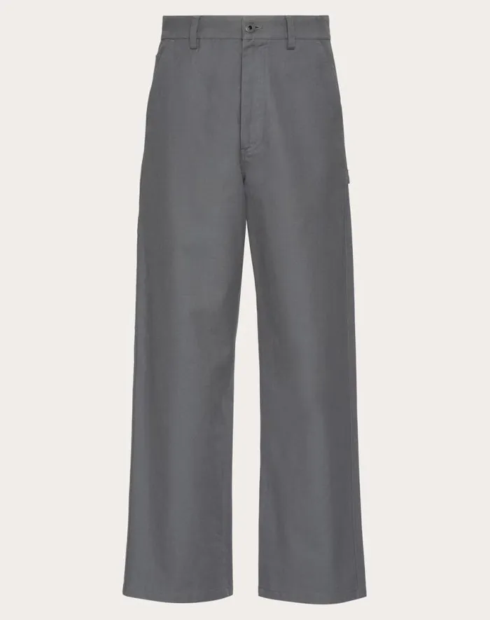Valentino Pants And Shorts Man Stretch Cotton Canvas Cargo Pants With Metallic V Detail For Man In Light Grey Light Grey Valentino Pants And Shorts Man Stretch Cotton Canvas Cargo Pants With Metallic V Detail For Man In Light Grey Light Grey