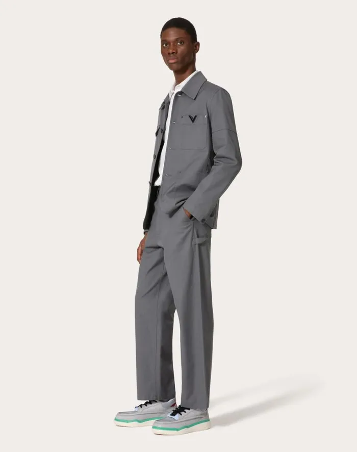 Valentino Pants And Shorts Man Stretch Cotton Canvas Cargo Pants With Metallic V Detail For Man In Light Grey Light Grey Valentino Pants And Shorts Man Stretch Cotton Canvas Cargo Pants With Metallic V Detail For Man In Light Grey Light Grey