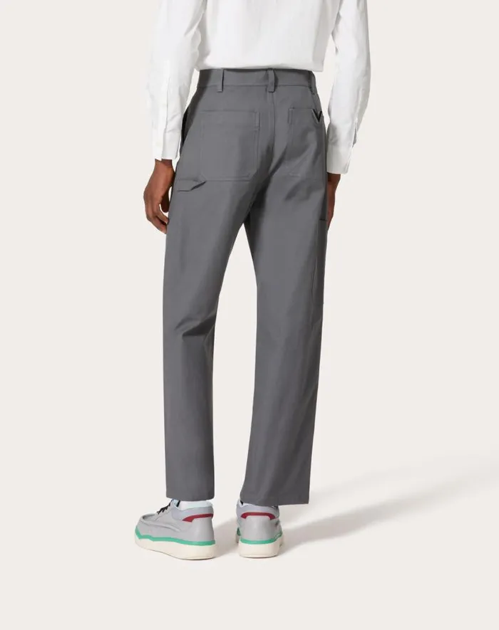 Valentino Pants And Shorts Man Stretch Cotton Canvas Cargo Pants With Metallic V Detail For Man In Light Grey Light Grey Valentino Pants And Shorts Man Stretch Cotton Canvas Cargo Pants With Metallic V Detail For Man In Light Grey Light Grey