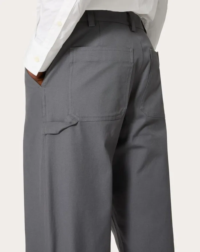 Valentino Pants And Shorts Man Stretch Cotton Canvas Cargo Pants With Metallic V Detail For Man In Light Grey Light Grey Valentino Pants And Shorts Man Stretch Cotton Canvas Cargo Pants With Metallic V Detail For Man In Light Grey Light Grey