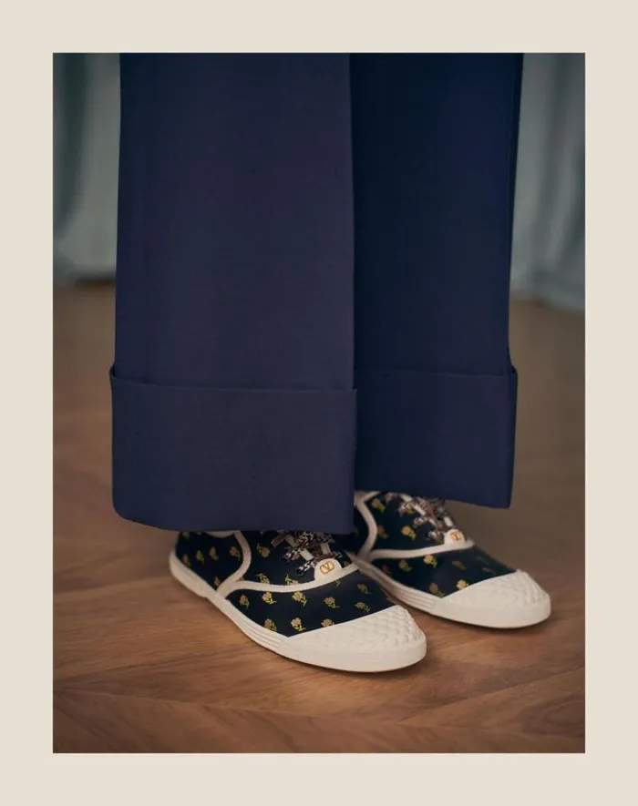 Valentino Pants And Shorts Woman Crepe Couture Pants For Woman In Indigo Indigo Valentino Pants And Shorts Woman Crepe Couture Pants For Woman In Indigo Indigo