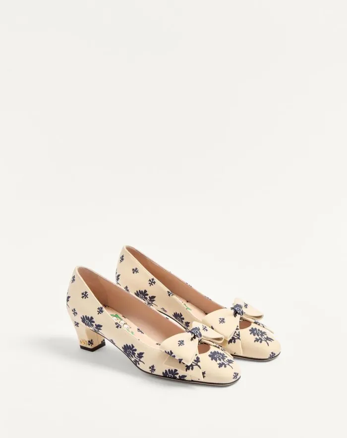 Valentino Pumps Woman Bowow Dcollet In Papier Floral Fabric 45mm For Woman In Ivoryblue Ivoryblue Valentino Pumps Woman Bowow Dcollet In Papier Floral Fabric 45mm For Woman In Ivoryblue Ivoryblue