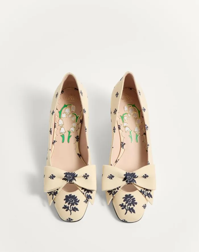 Valentino Pumps Woman Bowow Dcollet In Papier Floral Fabric 45mm For Woman In Ivoryblue Ivoryblue Valentino Pumps Woman Bowow Dcollet In Papier Floral Fabric 45mm For Woman In Ivoryblue Ivoryblue
