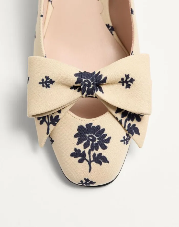 Valentino Pumps Woman Bowow Dcollet In Papier Floral Fabric 45mm For Woman In Ivoryblue Ivoryblue Valentino Pumps Woman Bowow Dcollet In Papier Floral Fabric 45mm For Woman In Ivoryblue Ivoryblue