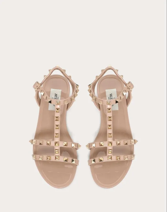Valentino Sandals Woman Rockstud Flat Rubber Sandal For Woman In Poudre Poudre