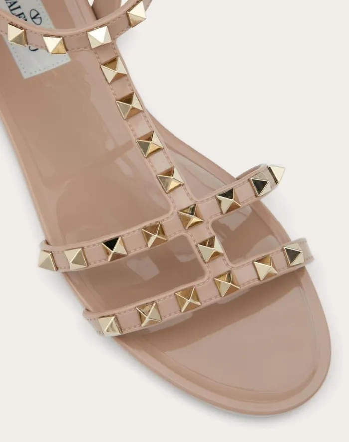 Valentino Sandals Woman Rockstud Flat Rubber Sandal For Woman In Poudre Poudre