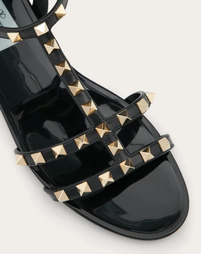 Valentino Sandals Woman Rockstud Flat Rubber Sandal For Woman In Poudre Poudre