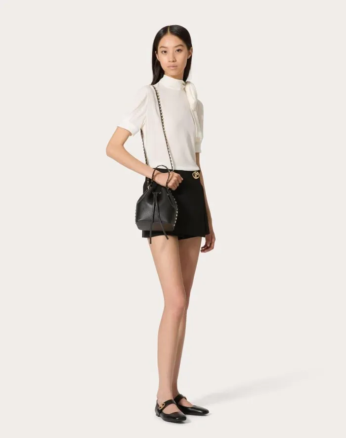 Valentino Shoulder Bags Woman Rockstud Grainy Calfskin Bucket Bag For Woman In Light Ivory Light Ivory Valentino Shoulder Bags Woman Rockstud Grainy Calfskin Bucket Bag For Woman In Light Ivory Light Ivory