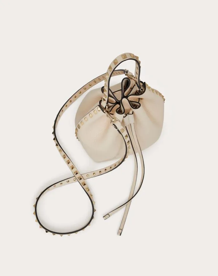 Valentino Shoulder Bags Woman Rockstud Grainy Calfskin Bucket Bag For Woman In Light Ivory Light Ivory Valentino Shoulder Bags Woman Rockstud Grainy Calfskin Bucket Bag For Woman In Light Ivory Light Ivory