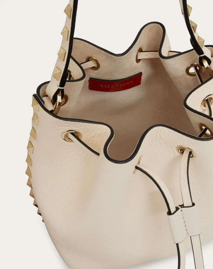 Valentino Shoulder Bags Woman Rockstud Grainy Calfskin Bucket Bag For Woman In Light Ivory Light Ivory Valentino Shoulder Bags Woman Rockstud Grainy Calfskin Bucket Bag For Woman In Light Ivory Light Ivory