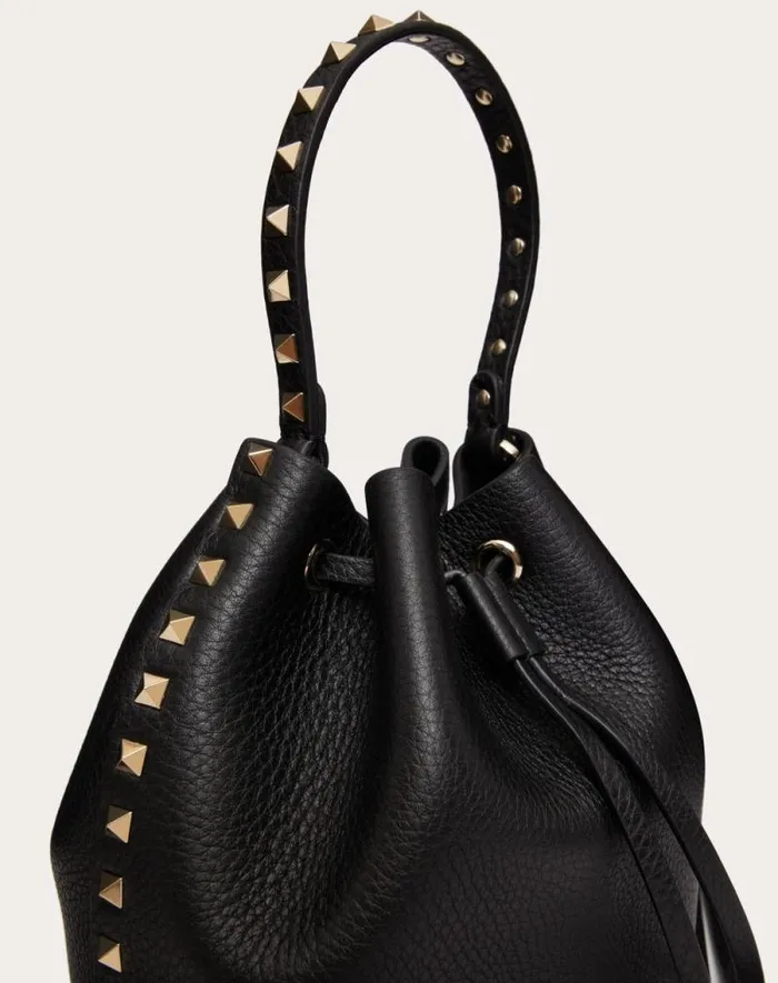Valentino Shoulder Bags Woman Rockstud Grainy Calfskin Bucket Bag For Woman In Light Ivory Light Ivory Valentino Shoulder Bags Woman Rockstud Grainy Calfskin Bucket Bag For Woman In Light Ivory Light Ivory