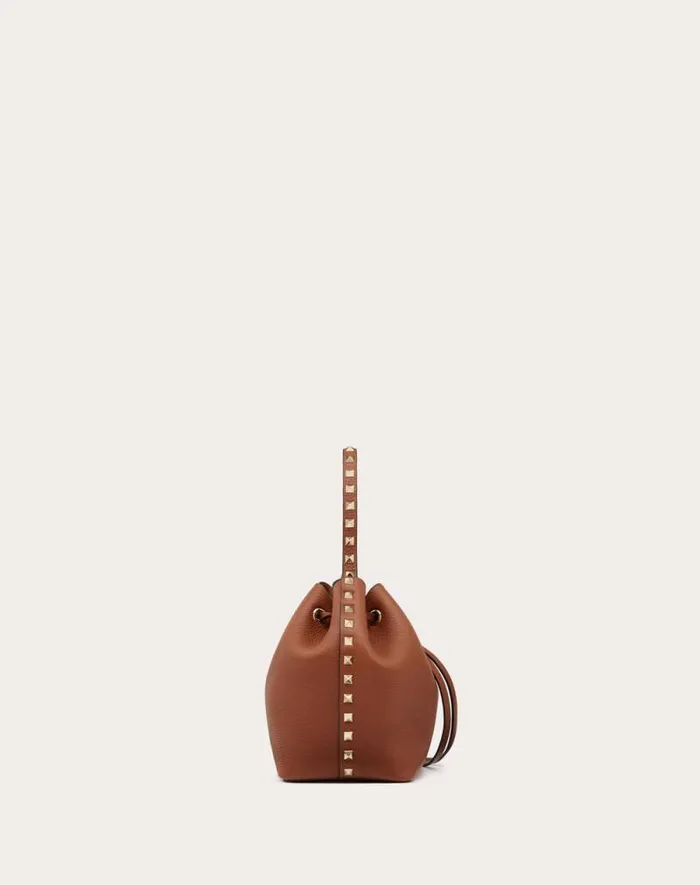 Valentino Shoulder Bags Woman Rockstud Grainy Calfskin Bucket Bag For Woman In Light Ivory Light Ivory Valentino Shoulder Bags Woman Rockstud Grainy Calfskin Bucket Bag For Woman In Light Ivory Light Ivory