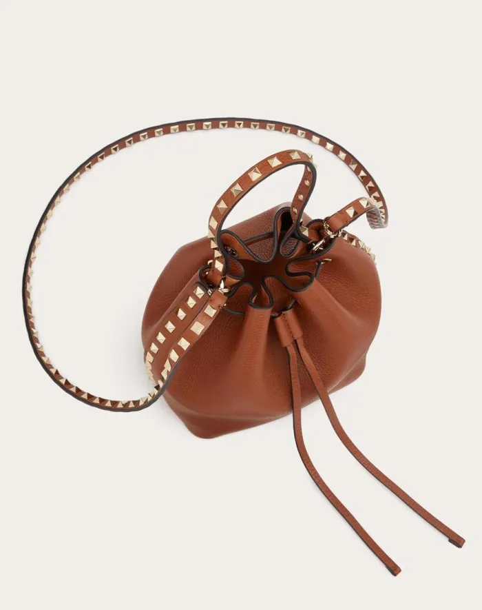 Valentino Shoulder Bags Woman Rockstud Grainy Calfskin Bucket Bag For Woman In Light Ivory Light Ivory Valentino Shoulder Bags Woman Rockstud Grainy Calfskin Bucket Bag For Woman In Light Ivory Light Ivory