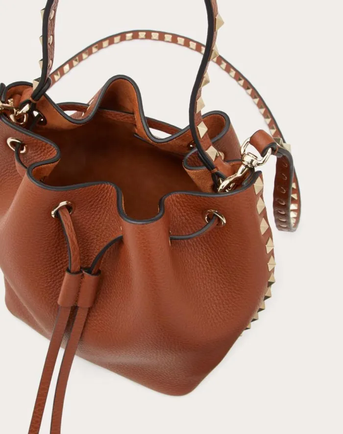 Valentino Shoulder Bags Woman Rockstud Grainy Calfskin Bucket Bag For Woman In Light Ivory Light Ivory Valentino Shoulder Bags Woman Rockstud Grainy Calfskin Bucket Bag For Woman In Light Ivory Light Ivory