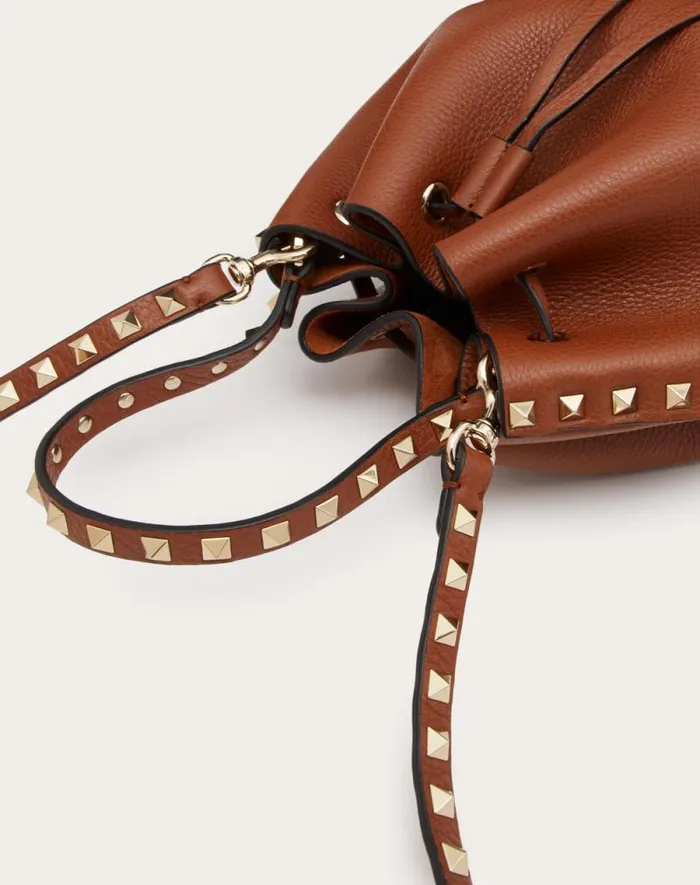 Valentino Shoulder Bags Woman Rockstud Grainy Calfskin Bucket Bag For Woman In Light Ivory Light Ivory Valentino Shoulder Bags Woman Rockstud Grainy Calfskin Bucket Bag For Woman In Light Ivory Light Ivory