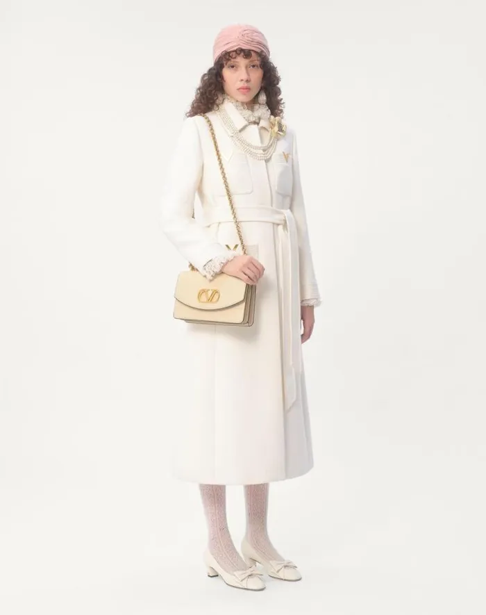 Valentino Shoulder Bags Woman Valentino Garavani Vain Shoulder Bag In Shiny Calfskin For Woman In Ivory Ivory Valentino Shoulder Bags Woman Valentino Garavani Vain Shoulder Bag In Shiny Calfskin For Woman In Ivory Ivory