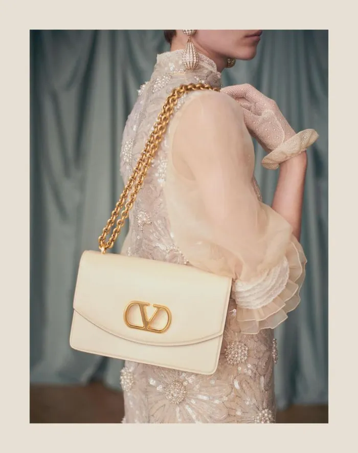 Valentino Shoulder Bags Woman Valentino Garavani Vain Shoulder Bag In Shiny Calfskin For Woman In Ivory Ivory Valentino Shoulder Bags Woman Valentino Garavani Vain Shoulder Bag In Shiny Calfskin For Woman In Ivory Ivory