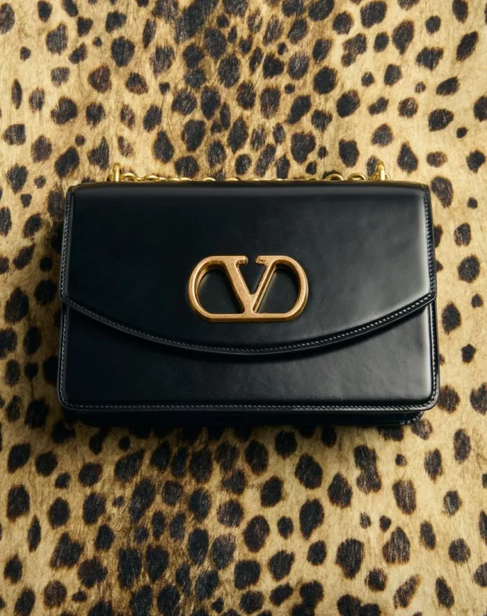 Valentino Shoulder Bags Woman Valentino Garavani Vain Shoulder Bag In Shiny Calfskin For Woman In Ivory Ivory Valentino Shoulder Bags Woman Valentino Garavani Vain Shoulder Bag In Shiny Calfskin For Woman In Ivory Ivory