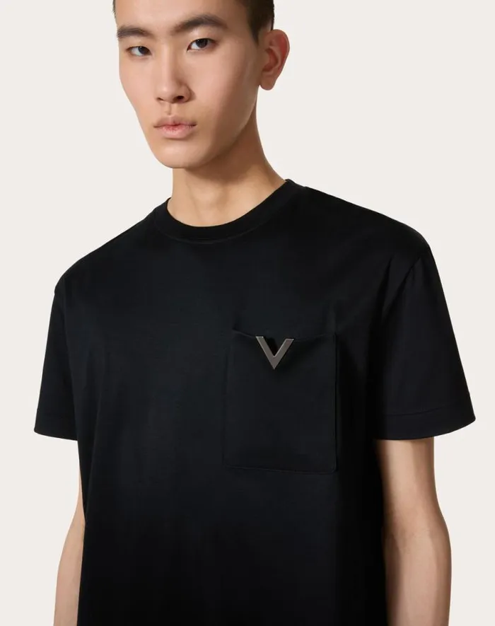 Valentino Tshirts And Sweatshirts Man Cotton Tshirt With Metallic V Detail For Man In Black Black Valentino Tshirts And Sweatshirts Man Cotton Tshirt With Metallic V Detail For Man In Black Black