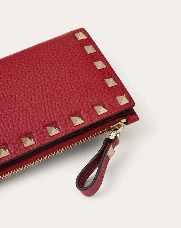 Valentino Wallets And Small Leather Goods Woman Rockstud Grainy Calfskin Cardholder With Zipper For Woman In Poudre Poudre Valentino Wallets And Small Leather Goods Woman Rockstud Grainy Calfskin Cardholder With Zipper For Woman In Poudre Poudre