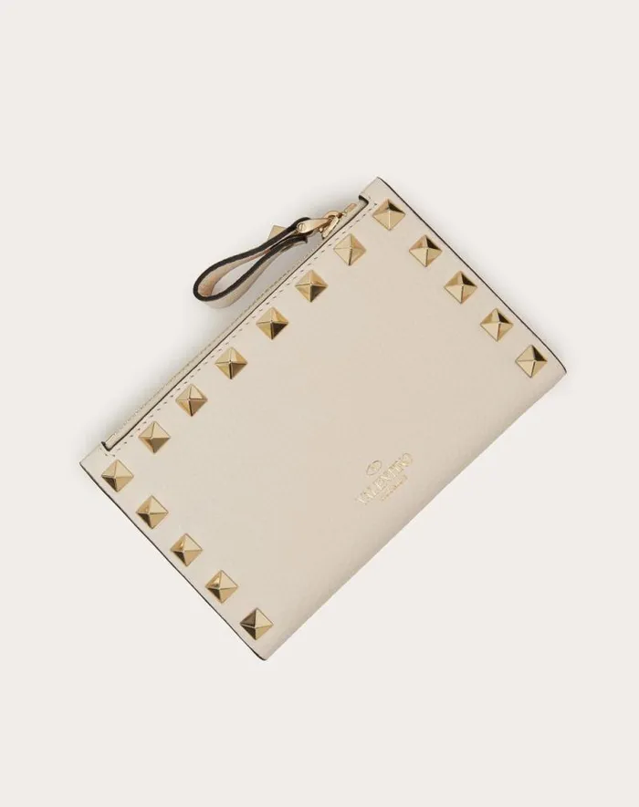 Valentino Wallets And Small Leather Goods Woman Rockstud Grainy Calfskin Cardholder With Zipper For Woman In Poudre Poudre Valentino Wallets And Small Leather Goods Woman Rockstud Grainy Calfskin Cardholder With Zipper For Woman In Poudre Poudre