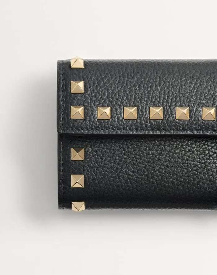 Valentino Wallets And Small Leather Goods Woman Rockstud Trifold Wallet In Grainy Calfskin For Woman In Sky Grey Sky Grey