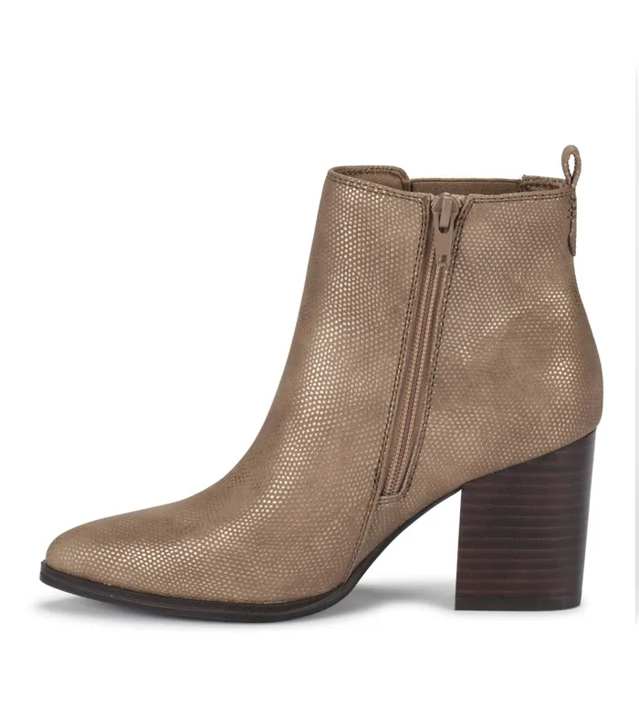 Women Baretraps Booties Yancee Bootie Auburn
